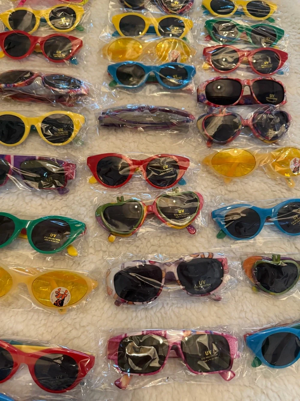 VINTAGE WHOLESALE LOT! 50 90’s Retro Childrens Sunglasses NEW 72602